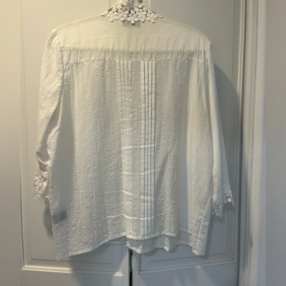 Vici White Floral Embroidered Blouse - Picture 5 of 11